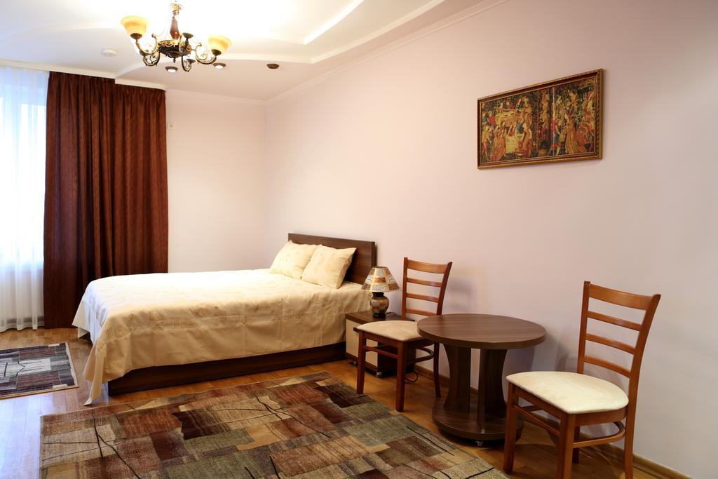 Hotel Bachus Chisináu Habitación foto