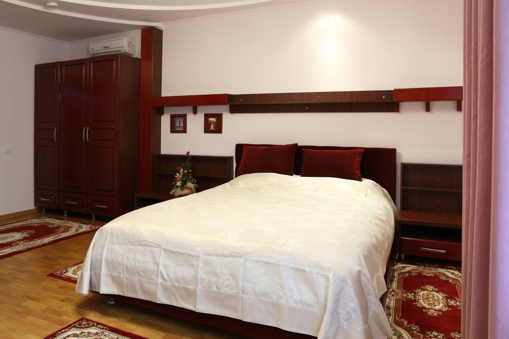 Hotel Bachus Chisináu Habitación foto